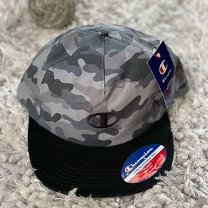New with tag CHAMPION WIDE BRIM SNAP BACK HAT CAMO
